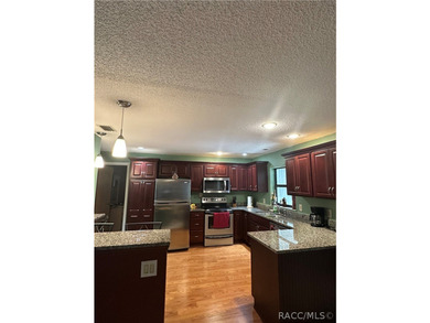 Crystal River Cutie! 2 BR/2 bath split floor plan with beautiful - photo 11