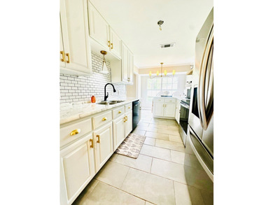 Stunning renovated 3-Bed, 2-Bath home in Baymeadows Estates! - photo 17