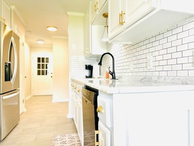 Stunning renovated 3-Bed, 2-Bath home in Baymeadows Estates! - photo 19