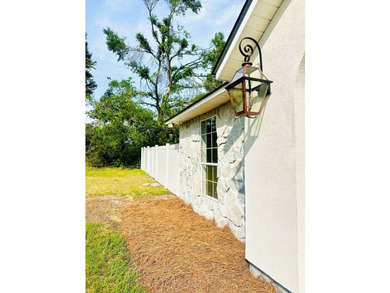 Stunning renovated 3-Bed, 2-Bath home in Baymeadows Estates! - photo 34