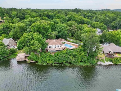 Absolutely stunning luxury waterfront home on 1.34 acres with - photo 1