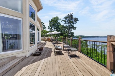 Absolutely stunning luxury waterfront home on 1.34 acres with - photo 6