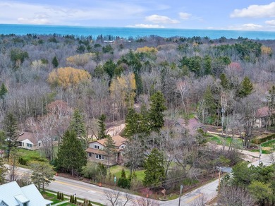 Stunning Lake Drive beauty on almost a double lot! Renovated - photo 2