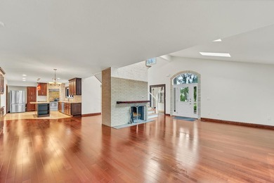 Stunning Lake Drive beauty on almost a double lot! Renovated - photo 4