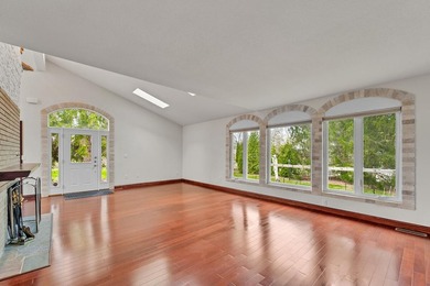 Stunning Lake Drive beauty on almost a double lot! Renovated - photo 6