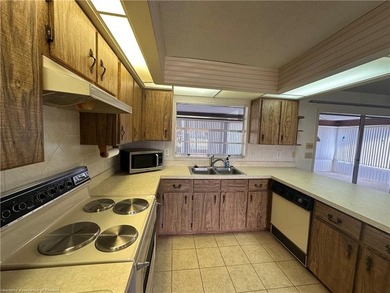 PRICED TO SELL!!! NICE, 2 BEDROOM, 2 BATH HOME IS LOCATED ON A - photo 13