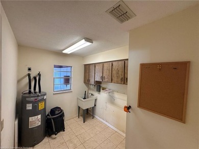 PRICED TO SELL!!! NICE, 2 BEDROOM, 2 BATH HOME IS LOCATED ON A - photo 18