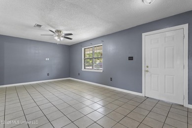 Great Home on a Quiet Street! This well-maintained 3-bedroom - photo 4