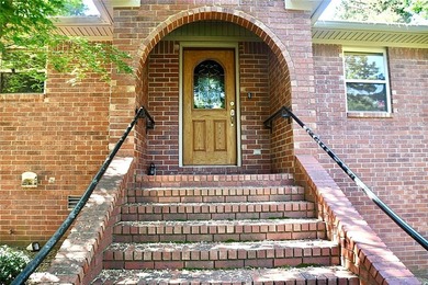 Wonderful home offering the perfect blend of comfort - photo 2