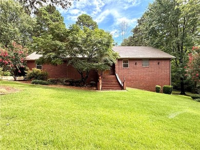 Wonderful home offering the perfect blend of comfort - photo 3