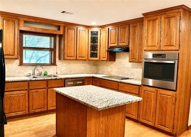 Wonderful home offering the perfect blend of comfort - photo 10