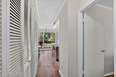 Lower level one bedroom condo offered with the furnishings - photo 3