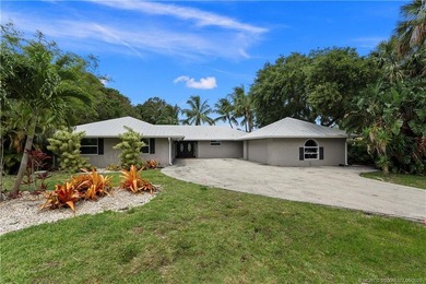Sewall's Point 5Bed 4Bath 2Car Garage on over 1/2 acre lot with - photo 3
