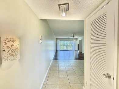 Freshly painted top-floor 2BR/2BA penthouse in a 4-story - photo 16