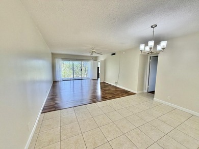 Freshly painted top-floor 2BR/2BA penthouse in a 4-story - photo 17