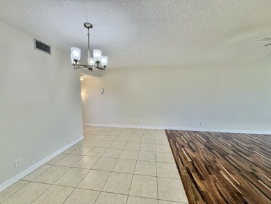 Freshly painted top-floor 2BR/2BA penthouse in a 4-story - photo 19