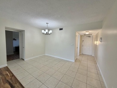 Freshly painted top-floor 2BR/2BA penthouse in a 4-story - photo 20