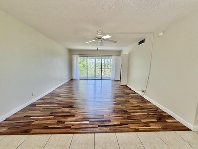 Freshly painted top-floor 2BR/2BA penthouse in a 4-story - photo 22