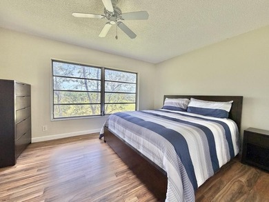 Freshly painted top-floor 2BR/2BA penthouse in a 4-story - photo 31