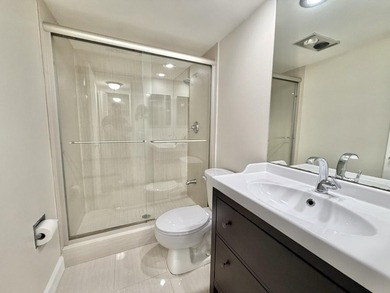 Freshly painted top-floor 2BR/2BA penthouse in a 4-story - photo 35