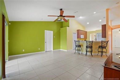 Welcome to this well maintained 4 bedroom, 3 bathroom home - photo 4