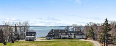 Luxurious oceanfront property on 9.4 acres with 562 ft of - photo 2