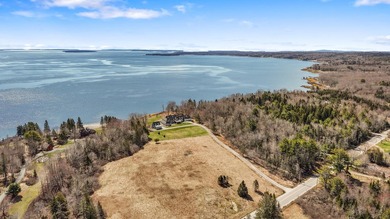 Luxurious oceanfront property on 9.4 acres with 562 ft of - photo 5