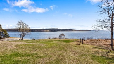 Luxurious oceanfront property on 9.4 acres with 562 ft of - photo 9