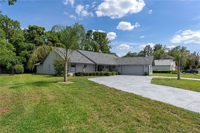 Custom 3 bedroom home with spa designed for entertaining family - photo 3