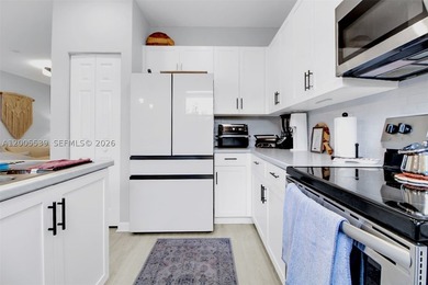 Beautiful and well-maintained home located in a quiet and - photo 12