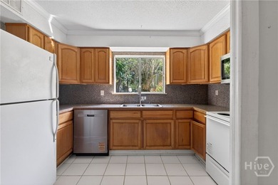 Discover the perfect blend of space and Savannah charm in this - photo 3