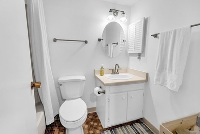PRICED TO SELL! Updated 2-bedroom, 2 full-bath SUNLIT hideaway - photo 18
