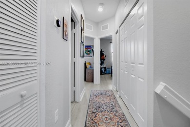 Beautiful and well-maintained home located in a quiet and - photo 18