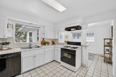 Welcome to this well-maintained 3-bedroom, 2-bath home offering - photo 4