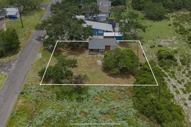 Charming cottage-style retreat situated on two lots in the - photo 2