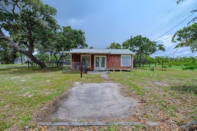 Charming cottage-style retreat situated on two lots in the - photo 4