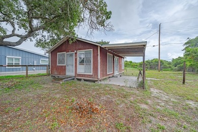 Charming cottage-style retreat situated on two lots in the - photo 5