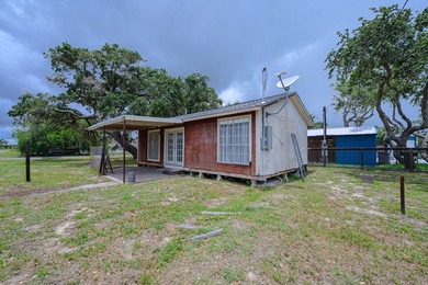 Charming cottage-style retreat situated on two lots in the - photo 6