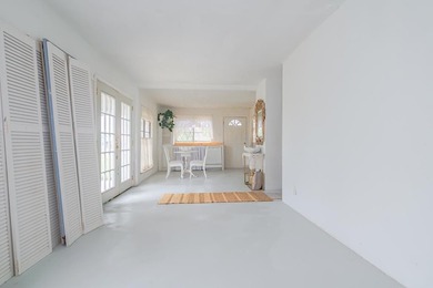 Charming cottage-style retreat situated on two lots in the - photo 10