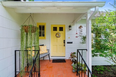 Located just a few blocks from Ocean Drive and its breathtaking - photo 3