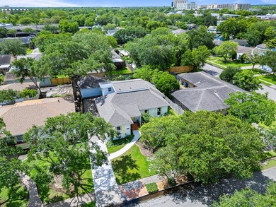 Located just a few blocks from Ocean Drive and its breathtaking - photo 4