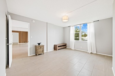 Remodeled & Spacious light and bright 2 bedroom, 2 bathroom - photo 11