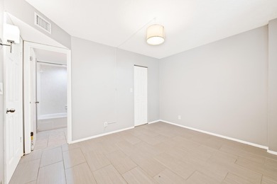 Remodeled & Spacious light and bright 2 bedroom, 2 bathroom - photo 15
