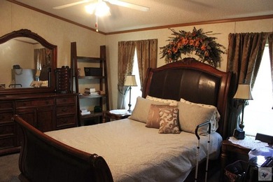 Home is on large lot has plenty of covered parking, pull through - photo 17