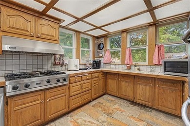 Welcome to this beautiful 3-bedroom home situated on a spacious - photo 18