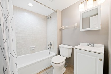 Remodeled & Spacious light and bright 2 bedroom, 2 bathroom - photo 19