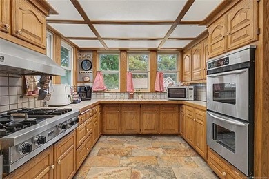 Welcome to this beautiful 3-bedroom home situated on a spacious - photo 20