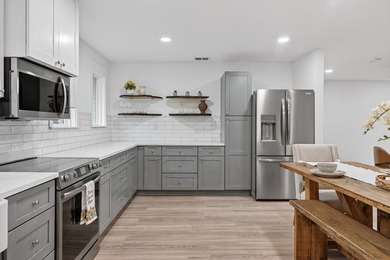 Beautiful remodel from the studs in! Farmhouse styling with 3 - photo 20