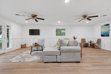 Beautiful remodel from the studs in! Farmhouse styling with 3 - photo 22