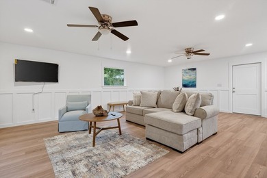 Beautiful remodel from the studs in! Farmhouse styling with 3 - photo 23